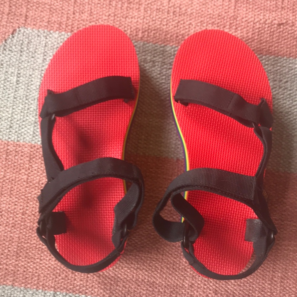 Teva pride flatforms
